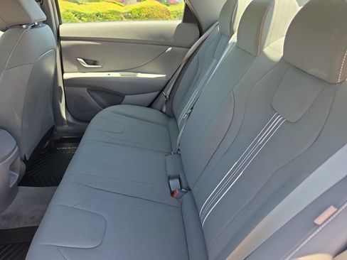 Used 2024 Hyundai Elantra SEL FWD image 11