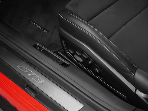 Used 2022 Porsche 911 GT3 image 33