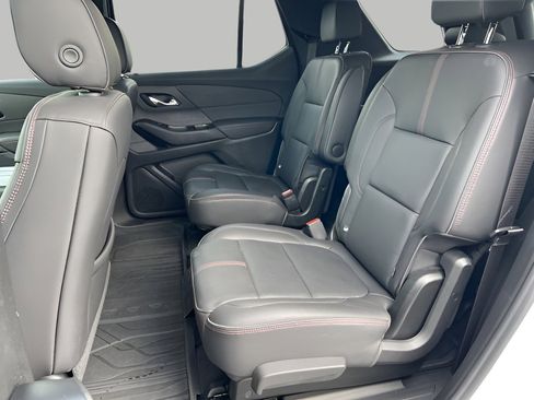 Used 2023 Chevrolet Traverse RS image 30