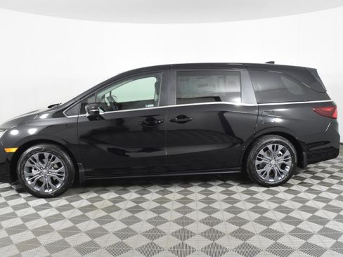 New 2026 Honda Odyssey Touring image 9