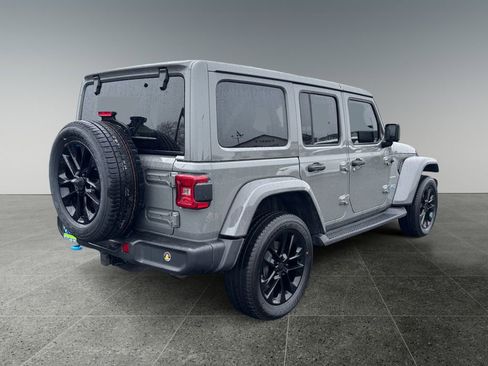 Used 2023 Jeep Wrangler Unlimited Sahara w/ Cold Weather Group AWD/4WD image 7