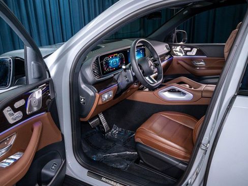 New 2026 Mercedes-Benz GLS 580 4MATIC image 11