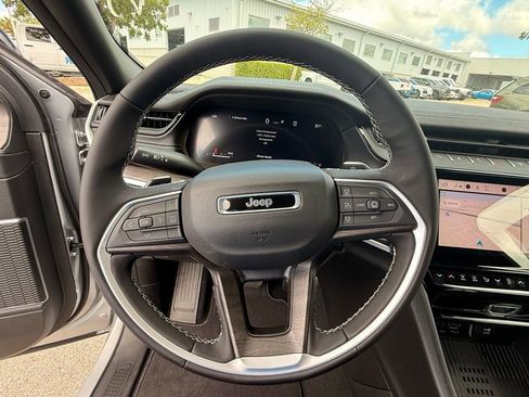 New 2026 Jeep Grand Cherokee L Limited w/ Luxury Tech Group II RWD image 20