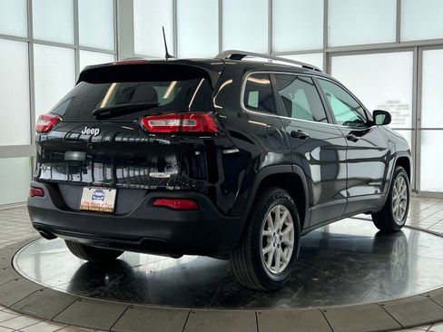 Used 2017 Jeep Cherokee Latitude w/ Cold Weather Group image 7