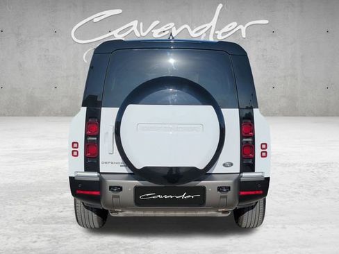 Used 2023 Land Rover Defender 130 X-Dynamic SE image 15