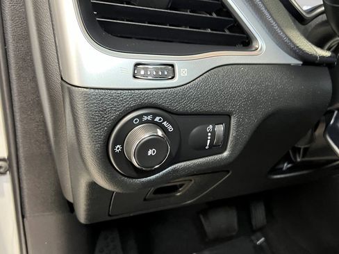 Used 2022 Jeep Cherokee Latitude w/ Sun & Sound Group image 29