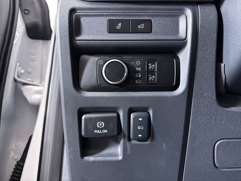 Used 2024 Ford Expedition XLT image 27