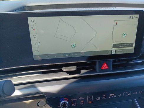 Used 2026 Kia Carnival FWD image 4