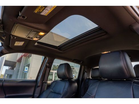 Used 2018 Toyota Tacoma Limited image 20