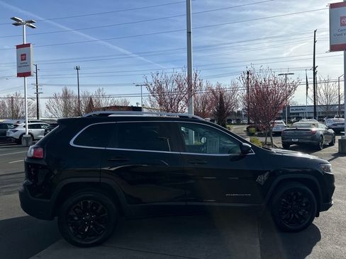 Used 2019 Jeep Cherokee Latitude w/ Popular Appearance Group FWD image 6