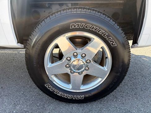 Used 2011 GMC Sierra 2500 Denali w/ Suspension Package, Off-Road AWD/4WD image 13