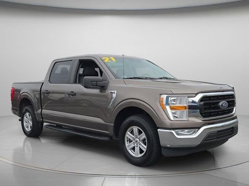 Used 2021 Ford F150 XLT w/ Trailer Tow Package RWD image 8