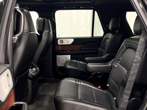 Used 2020 Lincoln Navigator Reserve w/ Luxury Package image 31