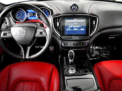 Used 2017 Maserati Ghibli S image 22
