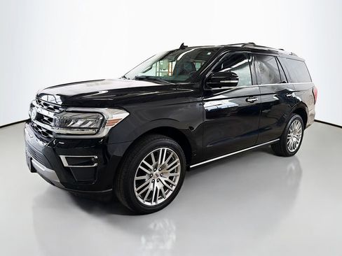 Used 2024 Ford Expedition Limited image 3