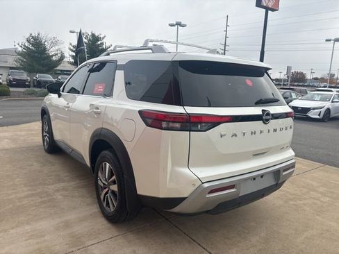 Certified 2024 Nissan Pathfinder SL image 8