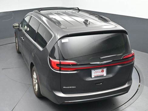Used 2022 Chrysler Pacifica Touring-L image 34