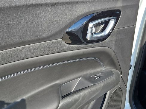 New 2026 Jeep Compass Latitude image 16