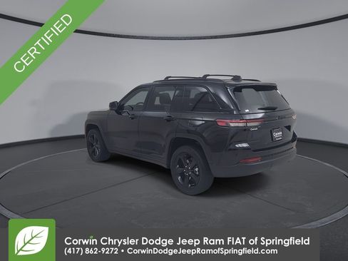 Used 2023 Jeep Grand Cherokee Altitude AWD/4WD image 11