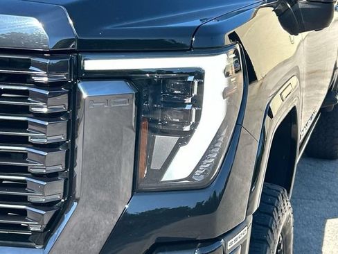 Used 2024 GMC Sierra 2500 Denali Ultimate AWD/4WD image 9