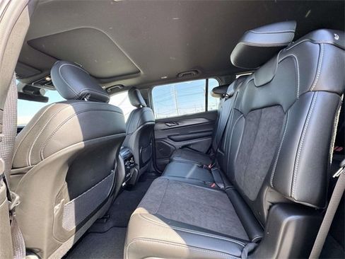 New 2025 Jeep Grand Cherokee L Altitude image 18