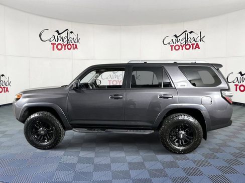Used 2017 Toyota 4Runner SR5 AWD/4WD image 4