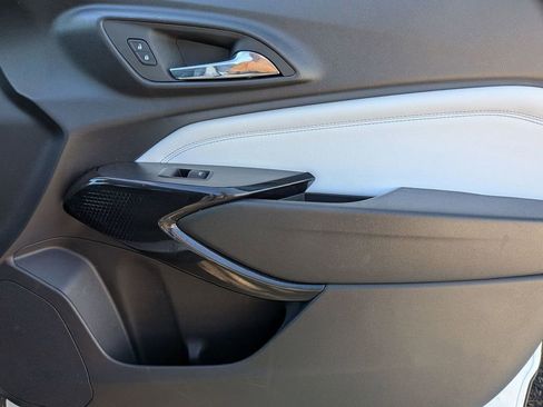 Used 2025 Chevrolet Trax LT w/ LT Convenience Package image 31