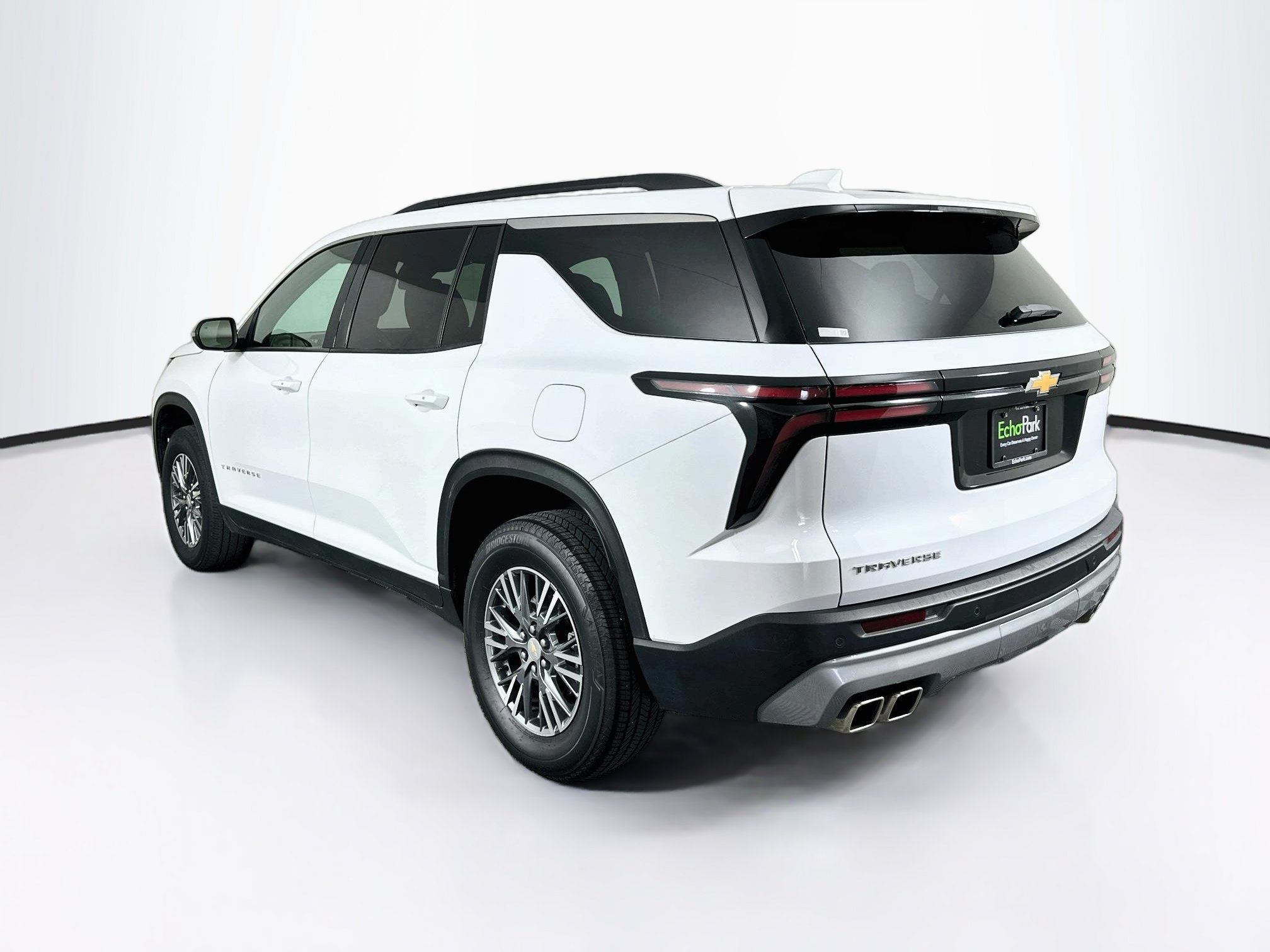 Used 2025 Chevrolet Traverse LT FWD image 5