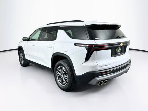Used 2025 Chevrolet Traverse LT FWD image 5