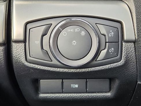 Certified 2018 Ford Explorer XLT image 30