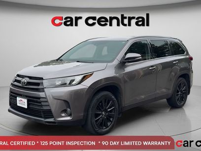 Used 2019 Toyota Highlander SE w/ Carpet Mat Package (TMS)