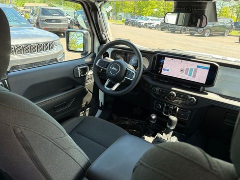 Certified 2025 Jeep Wrangler Unlimited Sahara AWD/4WD image 12