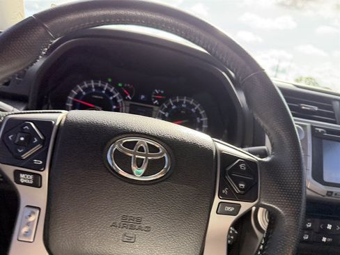 Used 2018 Toyota 4Runner Limited AWD/4WD image 19