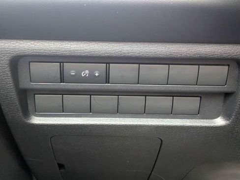 Used 2025 Mitsubishi Outlander ES FWD image 22