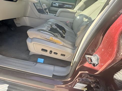 Used 2010 Lincoln Navigator 4WD image 19