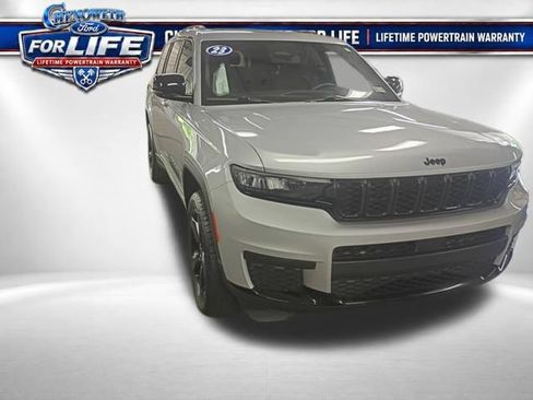 Used 2023 Jeep Grand Cherokee L Laredo AWD/4WD image 1