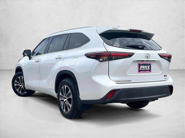 Used 2024 Toyota Highlander XLE FWD image 11
