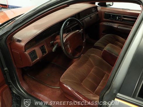 Used 1992 Oldsmobile Custom Cruiser RWD image 4