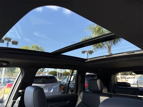 Used 2025 Cadillac XT6 Luxury image 6