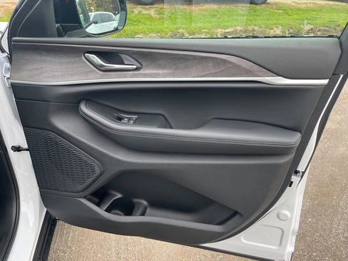 New 2025 Jeep Grand Cherokee Limited image 10