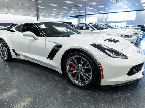 Used 2016 Chevrolet Corvette Z06 w/ Chrome Badge Package RWD image 4