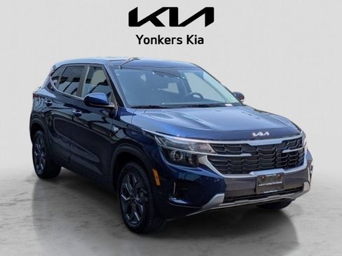 Certified 2025 Kia Seltos LX AWD/4WD image 4