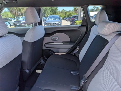 Used 2019 Kia Soul FWD image 14