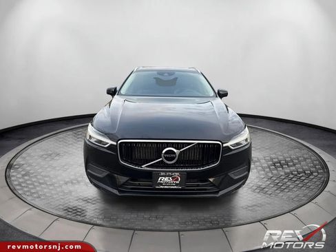 Used 2018 Volvo XC60 T5 Momentum w/ Vision Package AWD/4WD image 8