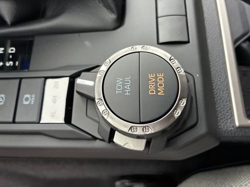 New 2026 Toyota 4Runner SR5 AWD/4WD image 38