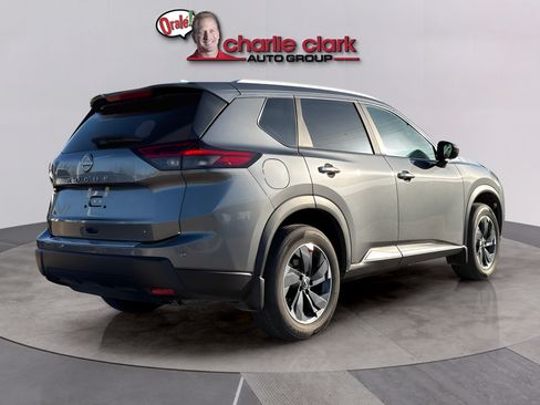 Used 2025 Nissan Rogue SV w/ SV Premium Package FWD image 5