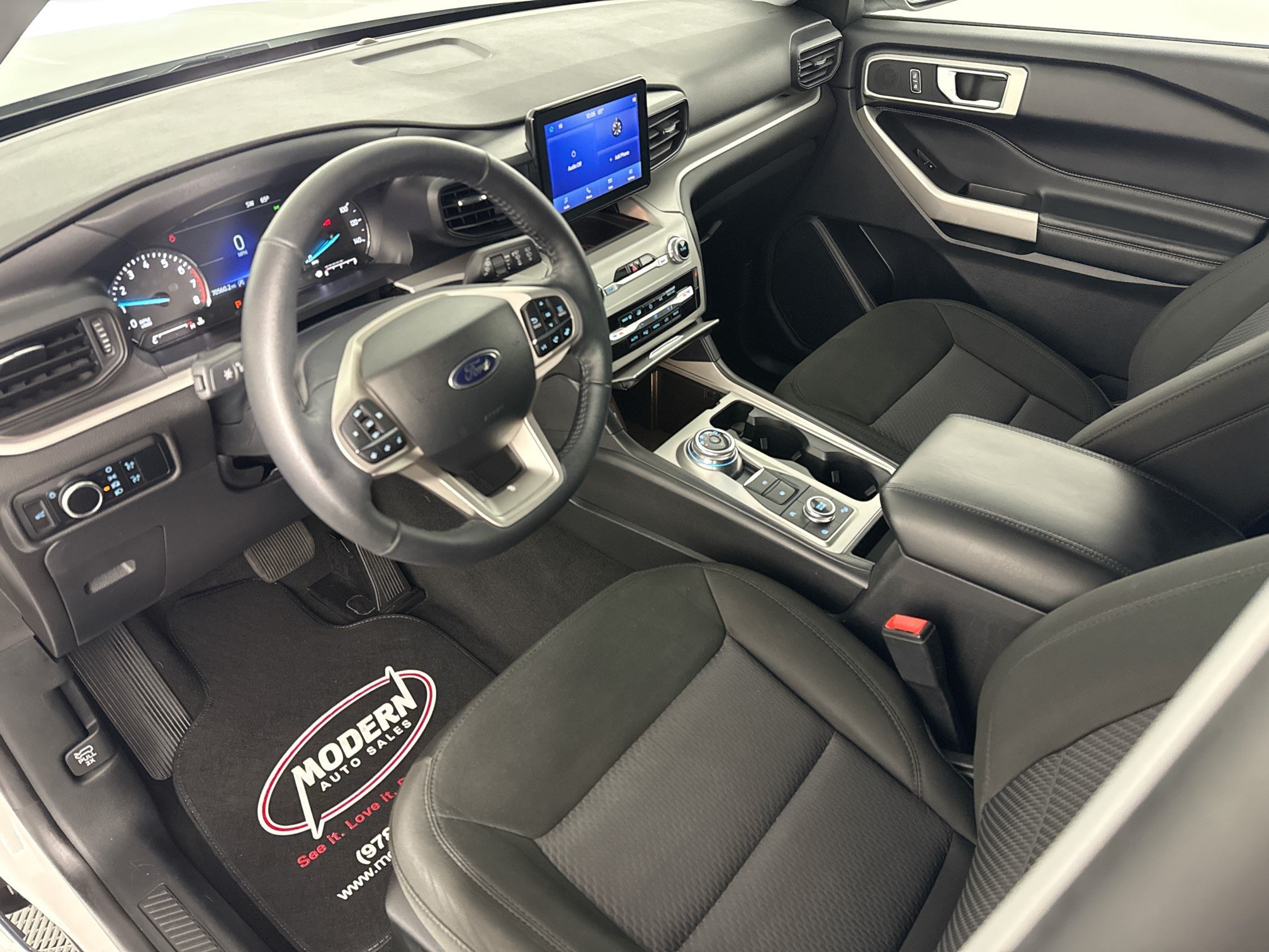 Used 2023 Ford Explorer XLT AWD/4WD image 19