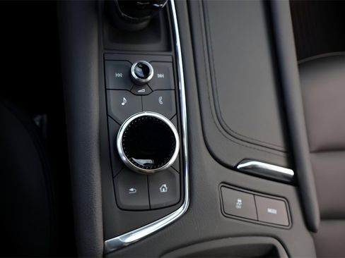 New 2026 Cadillac XT5 Luxury image 24