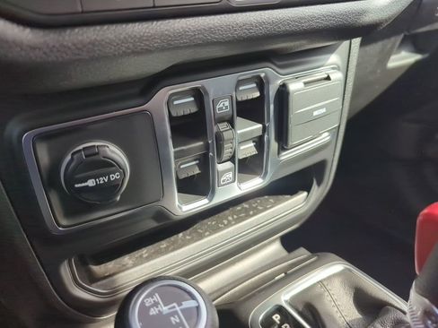 New 2025 Jeep Gladiator Sport image 19