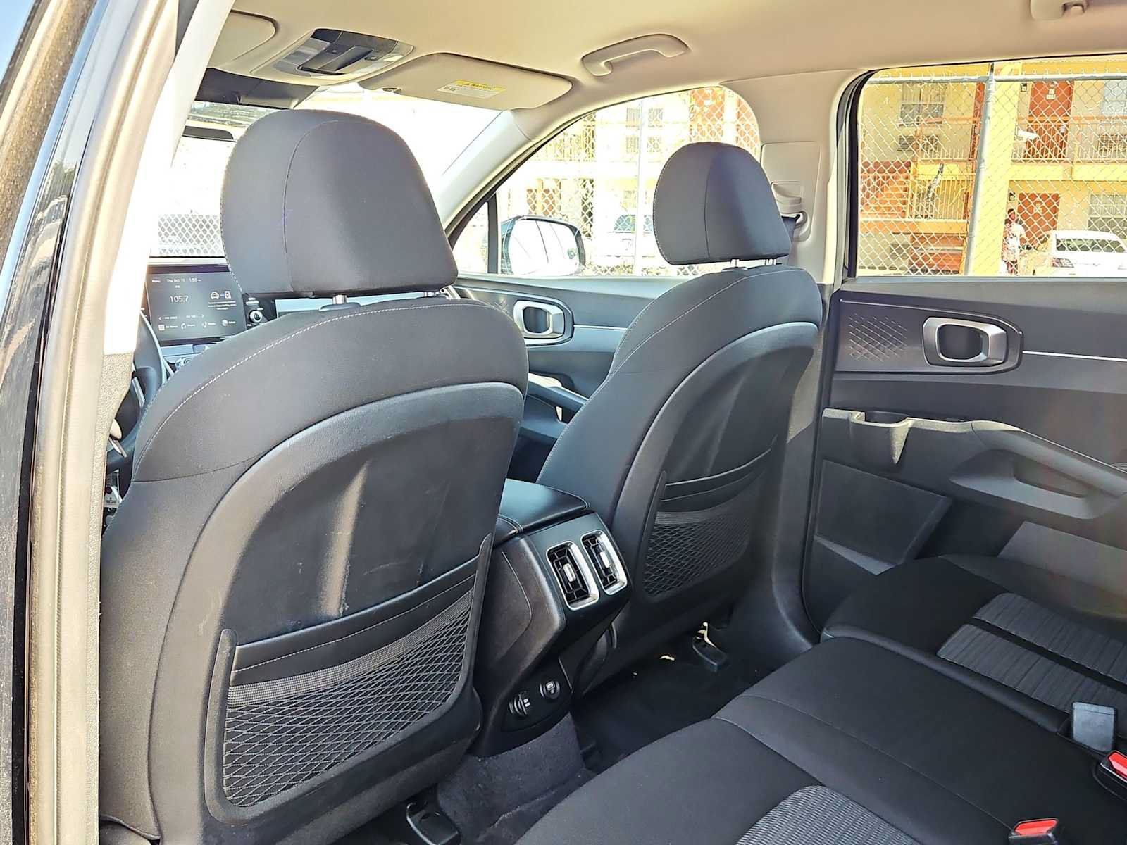 Used 2023 Kia Sorento LX FWD image 16